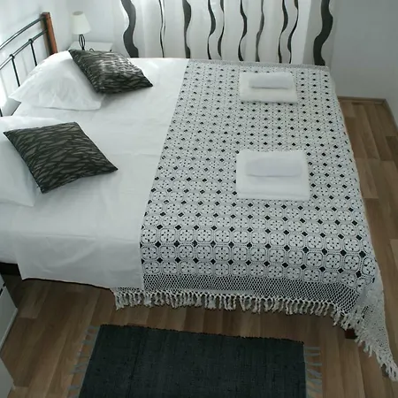 Old Town Apartment *